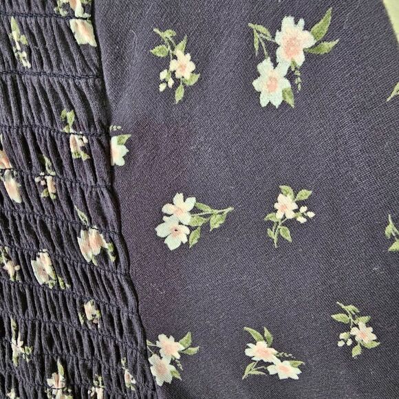 NWOT AMERICAN EAGLE OUTFITTERS DITSY FLORAL SCOOP NECK SMOCKED LONGSLEEVES TOP L - Picture 9 of 14